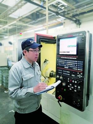 許建柱 以智能系統守護口罩生產線，創新支付結算助力不斷供